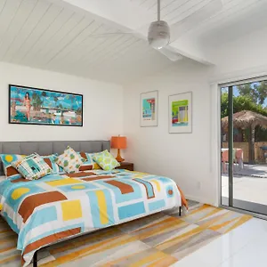  Holiday home Retro A Go Go House United States